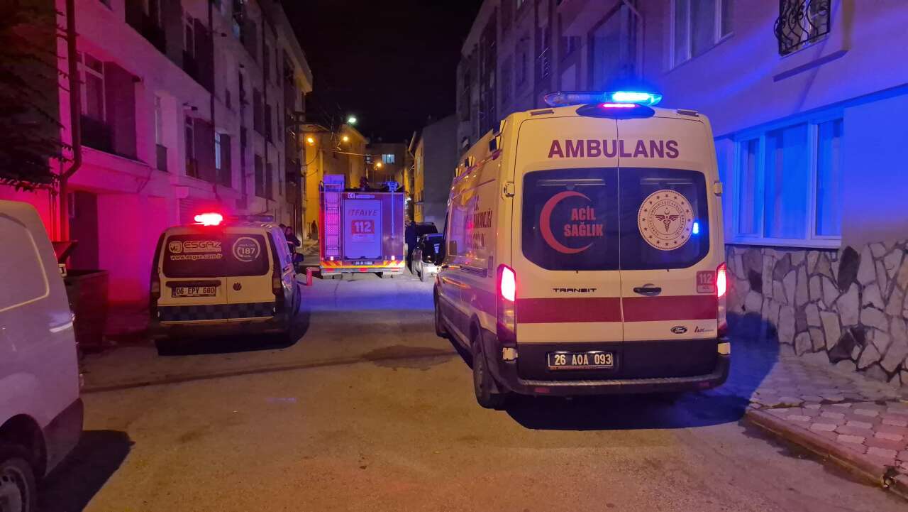 Anne ve kızının yaşadığı daireden gelen ses apartmanı ayağa kaldırdı 1